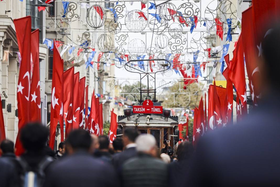 İstiklal Caddesi, Türk bayraklarıyla donatıldı 7